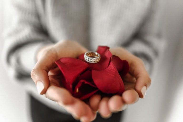 Romantic Gifts to Show Your Love in Unique Ways